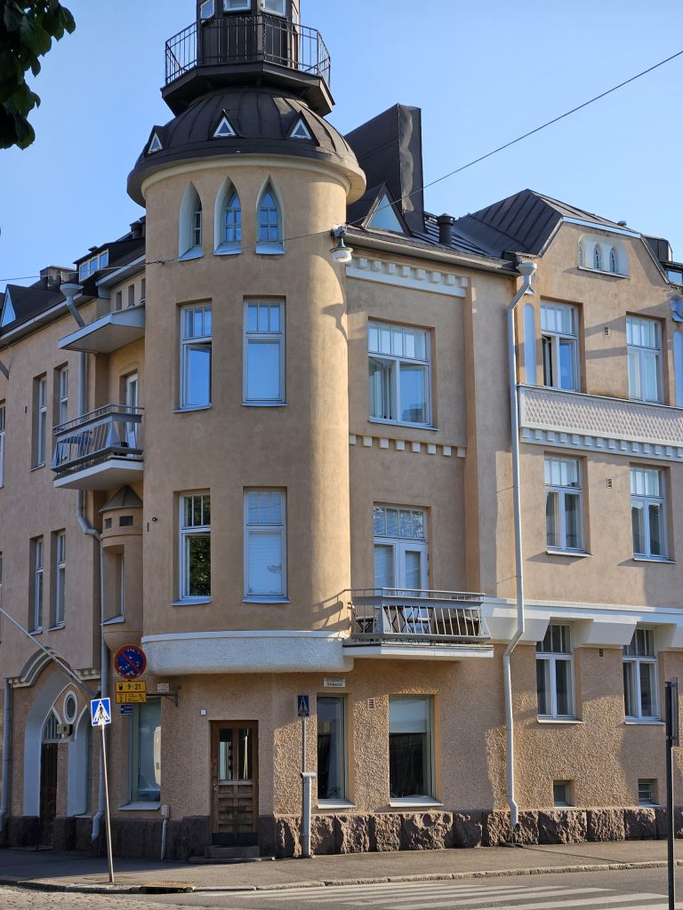 Jugendkulmatalo Laivurinkadulla, Eira, Helsinki — Asunto Oy Weikkola, rakennettu 1907, suunnittelija Kaarlo Borg.